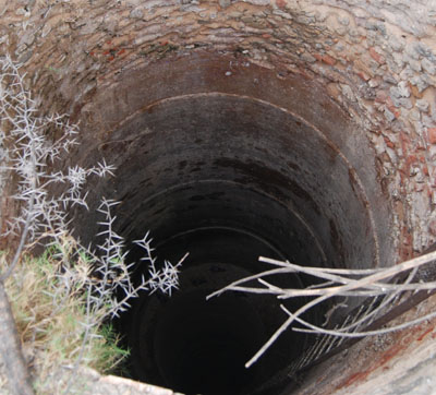 Unusable Well in Kala Dera Confirms Depleted Water Levels