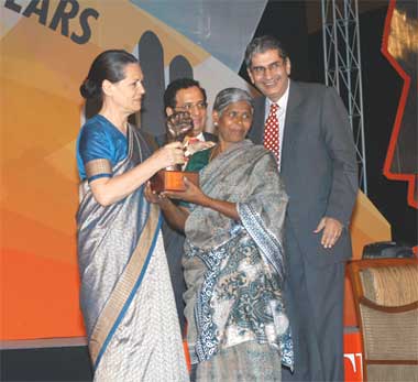 Mailamma receiving award